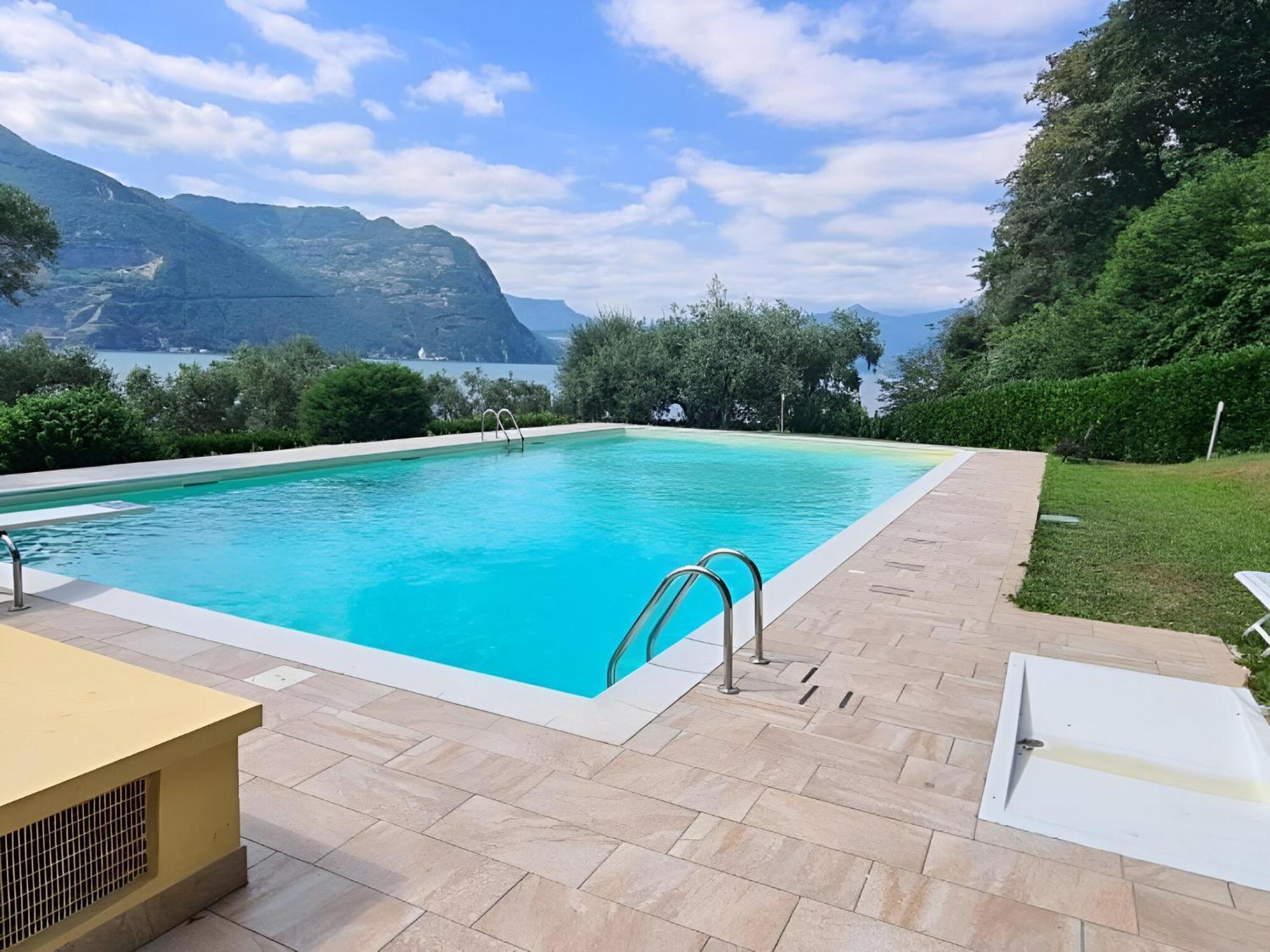 Casa Pg - Appartamento Vista Lago Monte Isola Esterno foto